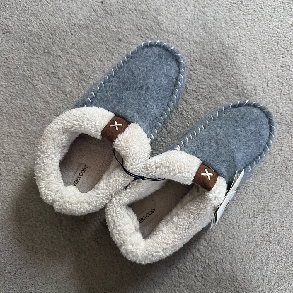 NWT Ladies Gray Slippers